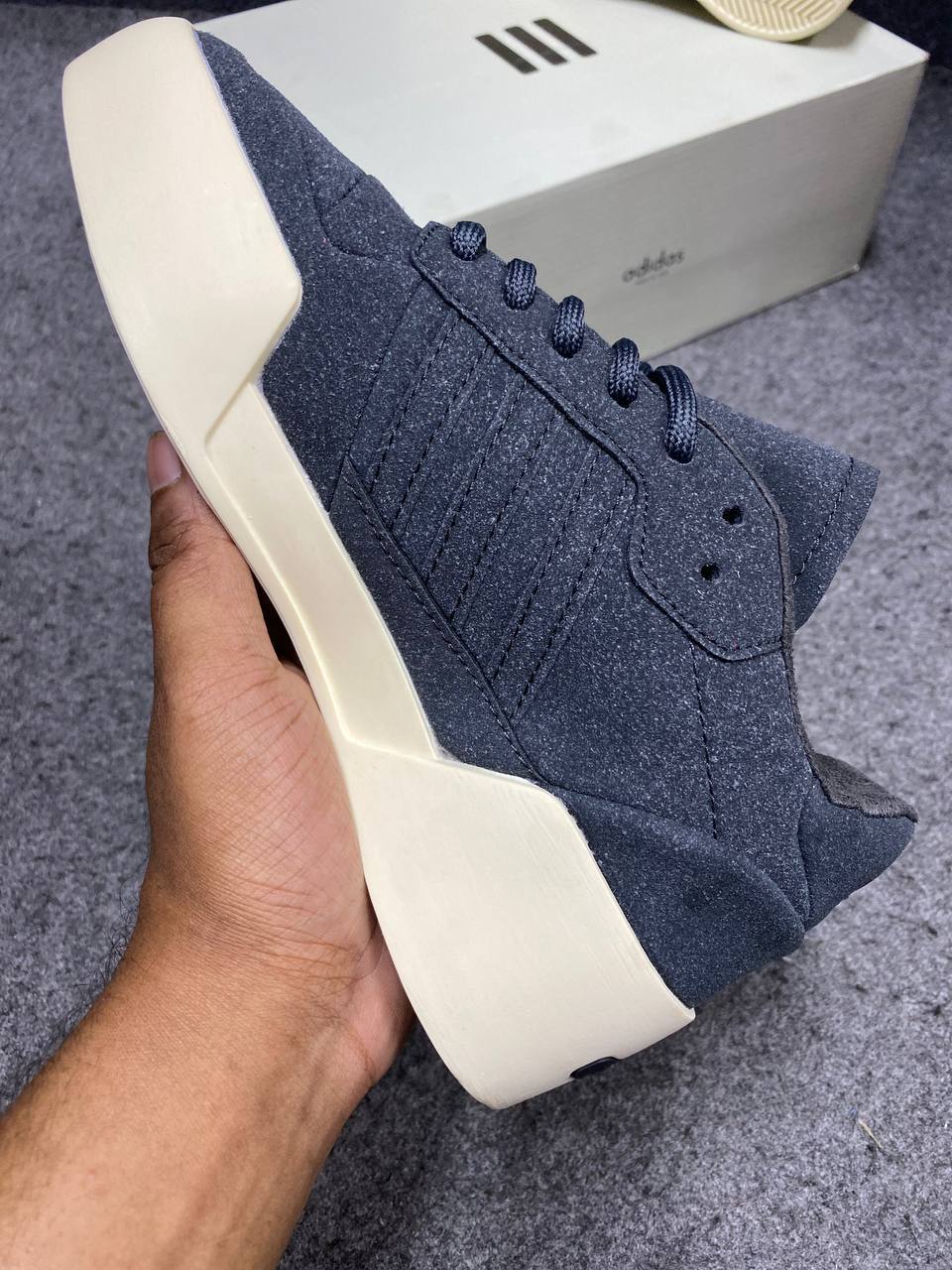 /storage/photos/1/Products/Shoes/Adidas/photo_6217242358605530536_y.jpg