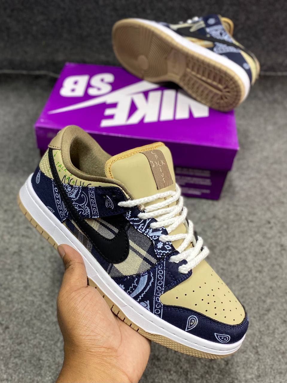/storage/photos/1/Products/Shoes/Nike/photo_6231146211419735148_y.jpg
