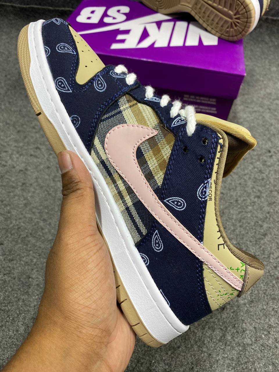 /storage/photos/1/Products/Shoes/Nike/photo_6231146211419735149_y.jpg