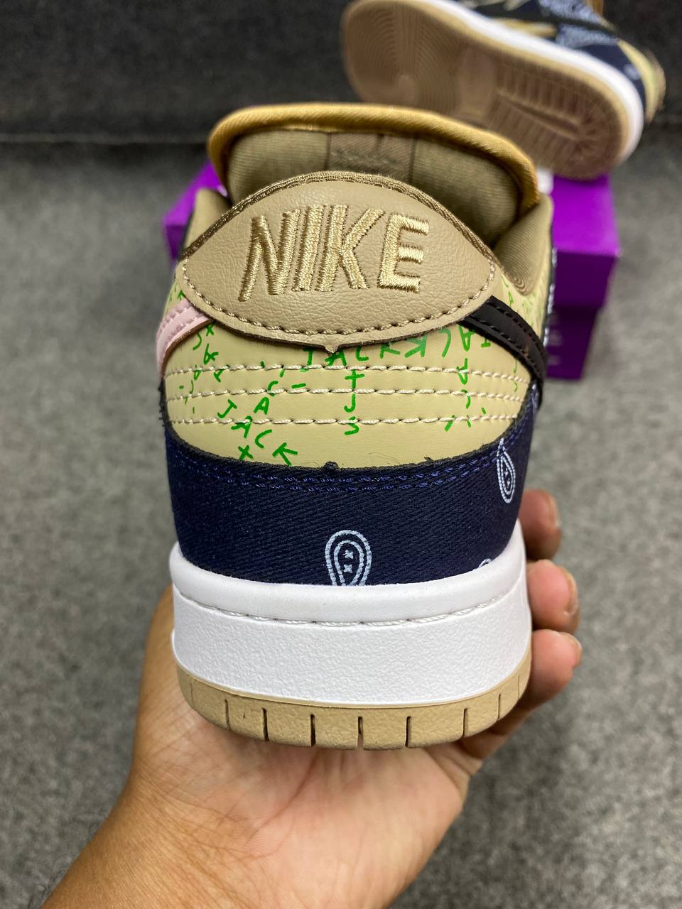 /storage/photos/1/Products/Shoes/Nike/photo_6231146211419735150_y.jpg