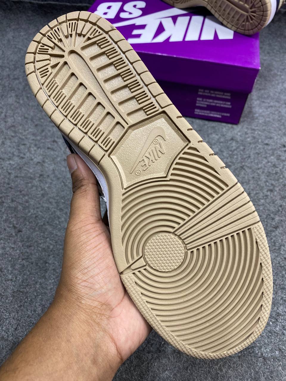 /storage/photos/1/Products/Shoes/Nike/photo_6231146211419735151_y.jpg