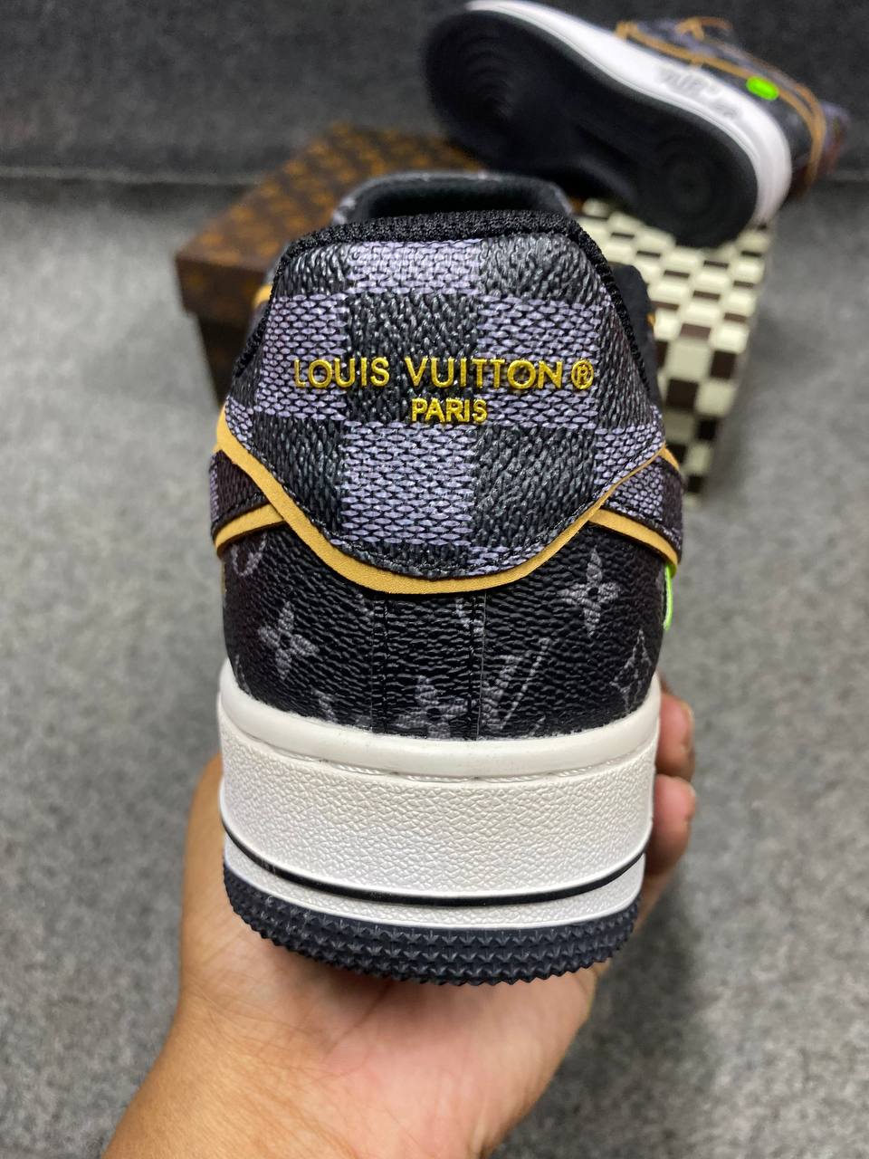 /storage/photos/1/Products/Shoes/Nike/photo_6231146211419735163_y.jpg