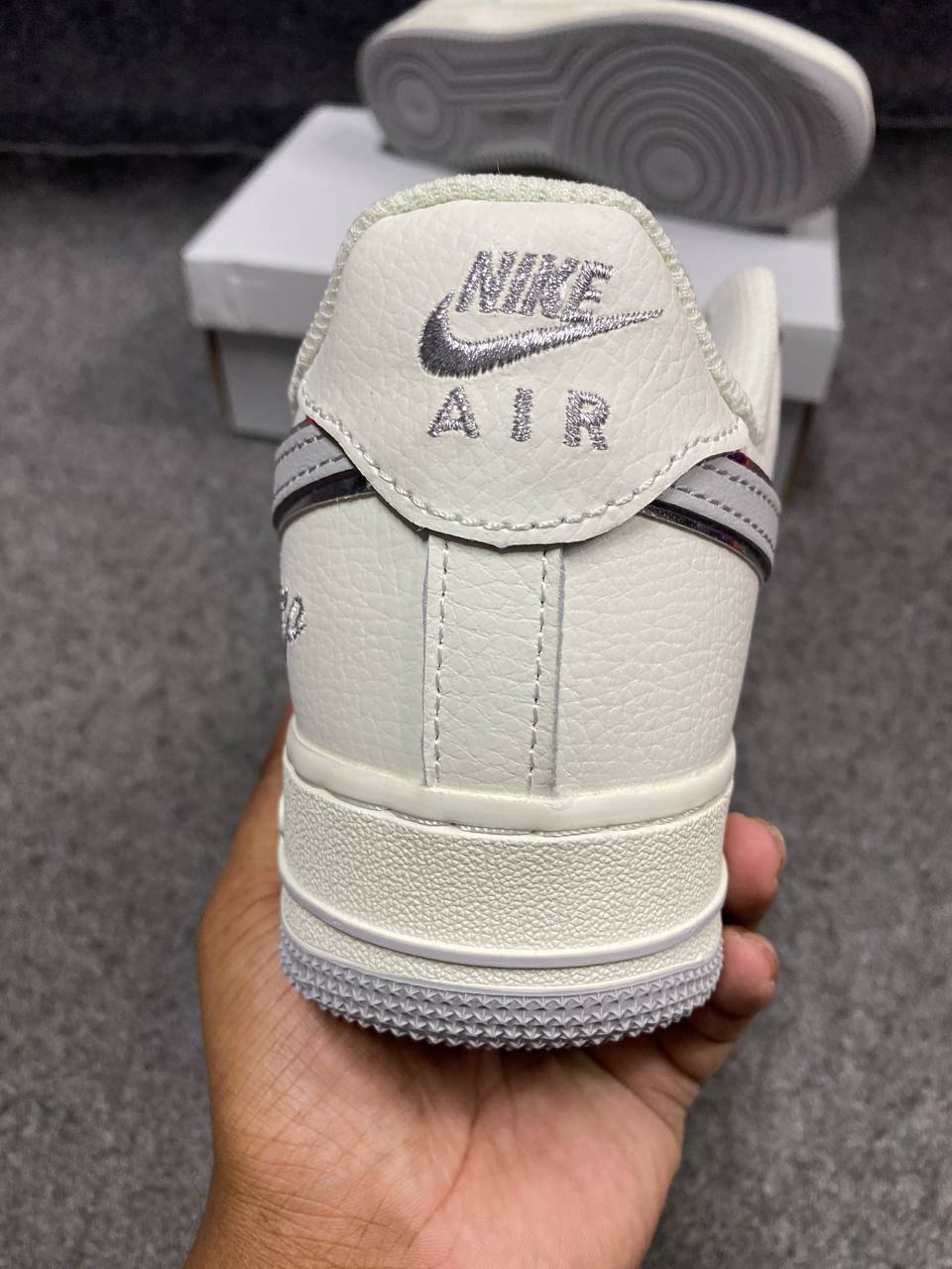 /storage/photos/1/Products/Shoes/Nike/photo_6231146211419735190_y.jpg