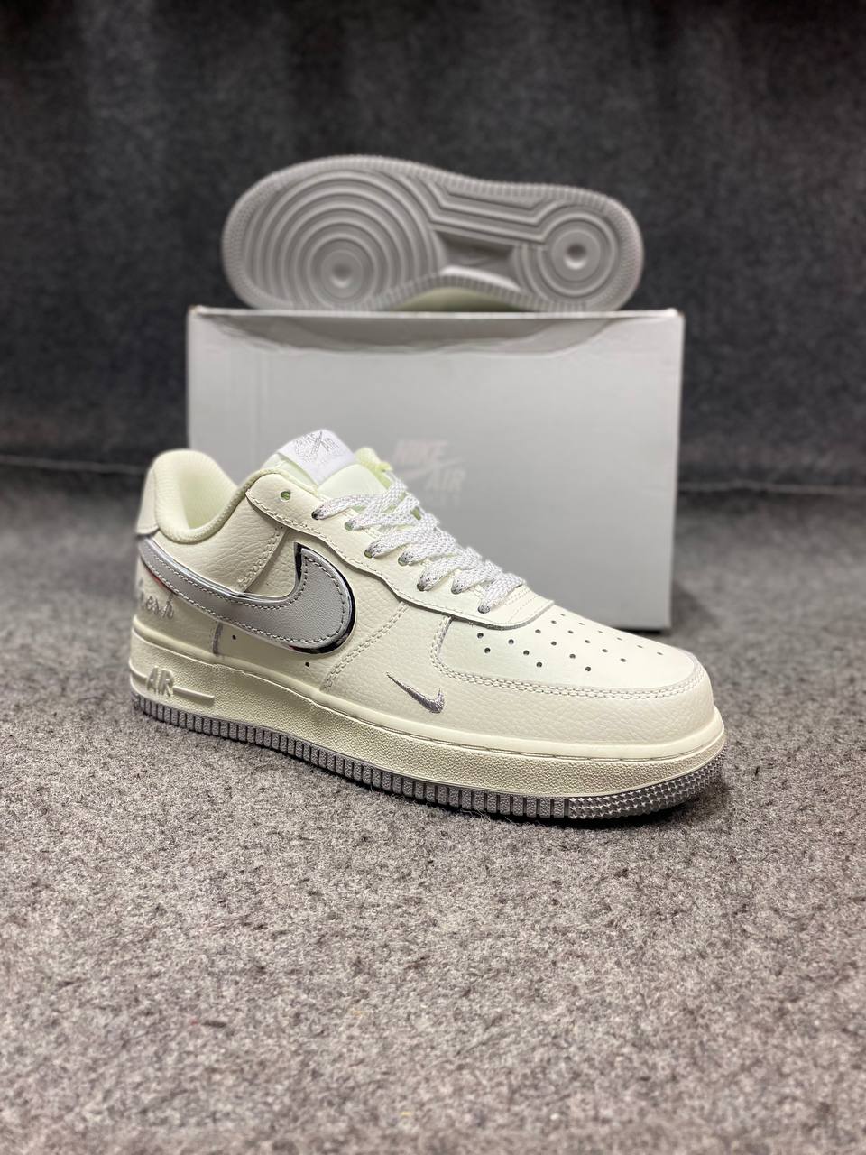/storage/photos/1/Products/Shoes/Nike/photo_6231146211419735191_y.jpg